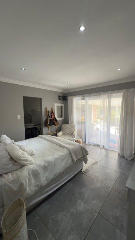 5 Bedroom Property for Sale in Wavecrest Eastern Cape